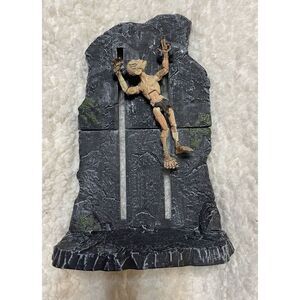 Toy Biz 2003 Lord Of The‎ Rings Smeagol Action Figure and Wall Gollum
